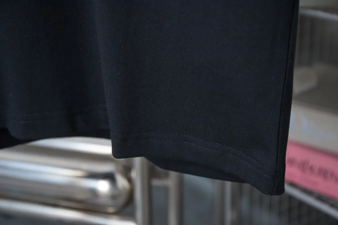 🅿️200 Ch*ome Hearte 25SS early spring new style Contrasting color rainbow five-strand Crow heart short sleeves Light luxury essential item for daily commuting for men and women Correct version Welcome to compare Detailed features · 320g 100% pure cotton double yarn jersey fabric · Custom dyed in the same cylinder, special thickened 32 double-strand 1X1 threads · Imported Tajima machine embroidery unstranded thread 🧵 Mixed embroidery · Double-needle sewing and cross-seam technology · Original main mark, washed tag, brand moisture-proof paper packaging Color: black/white Size: S/M/L/XL